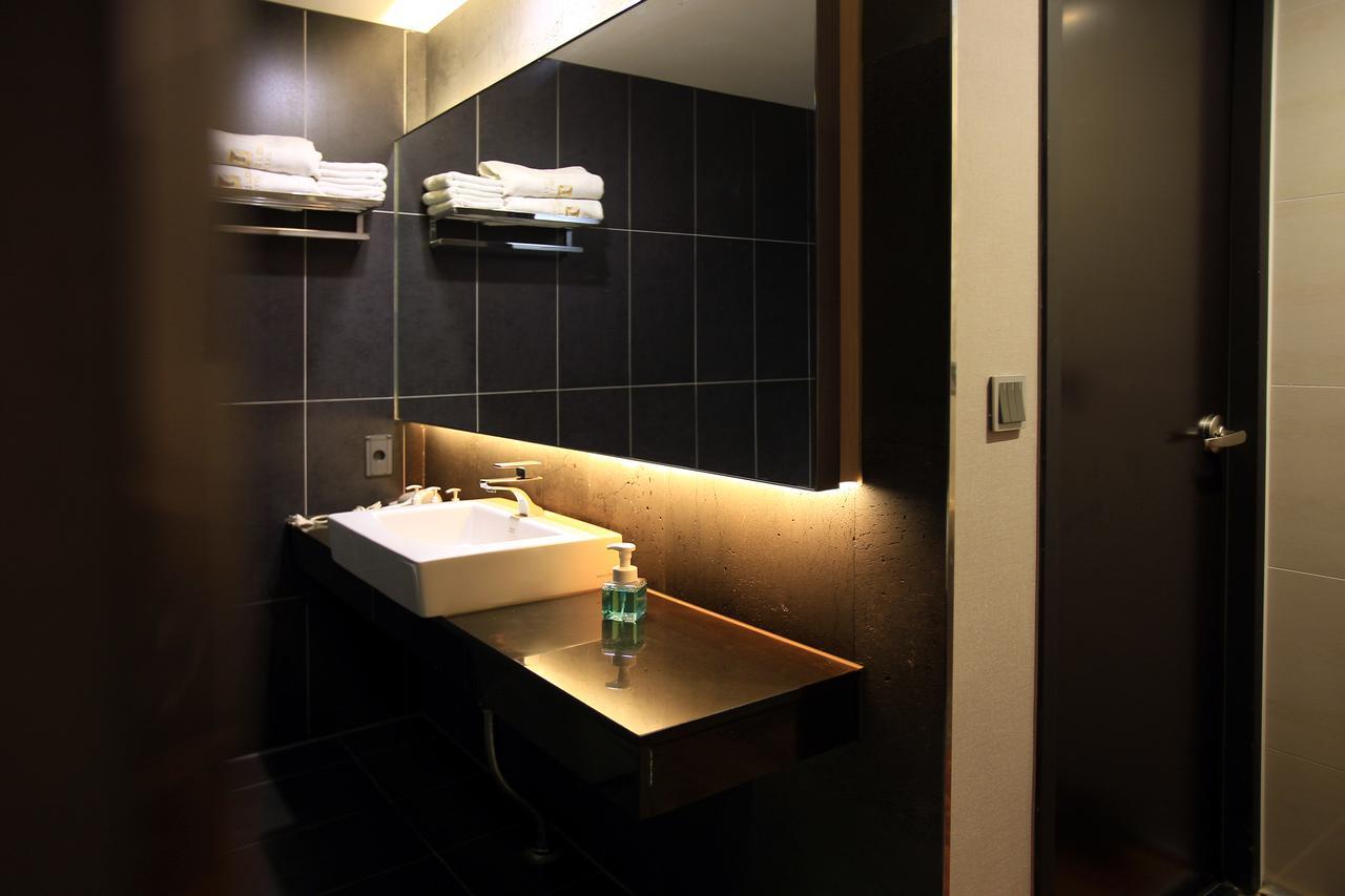 Suwon Top Cloud Hotel ภายนอก รูปภาพ