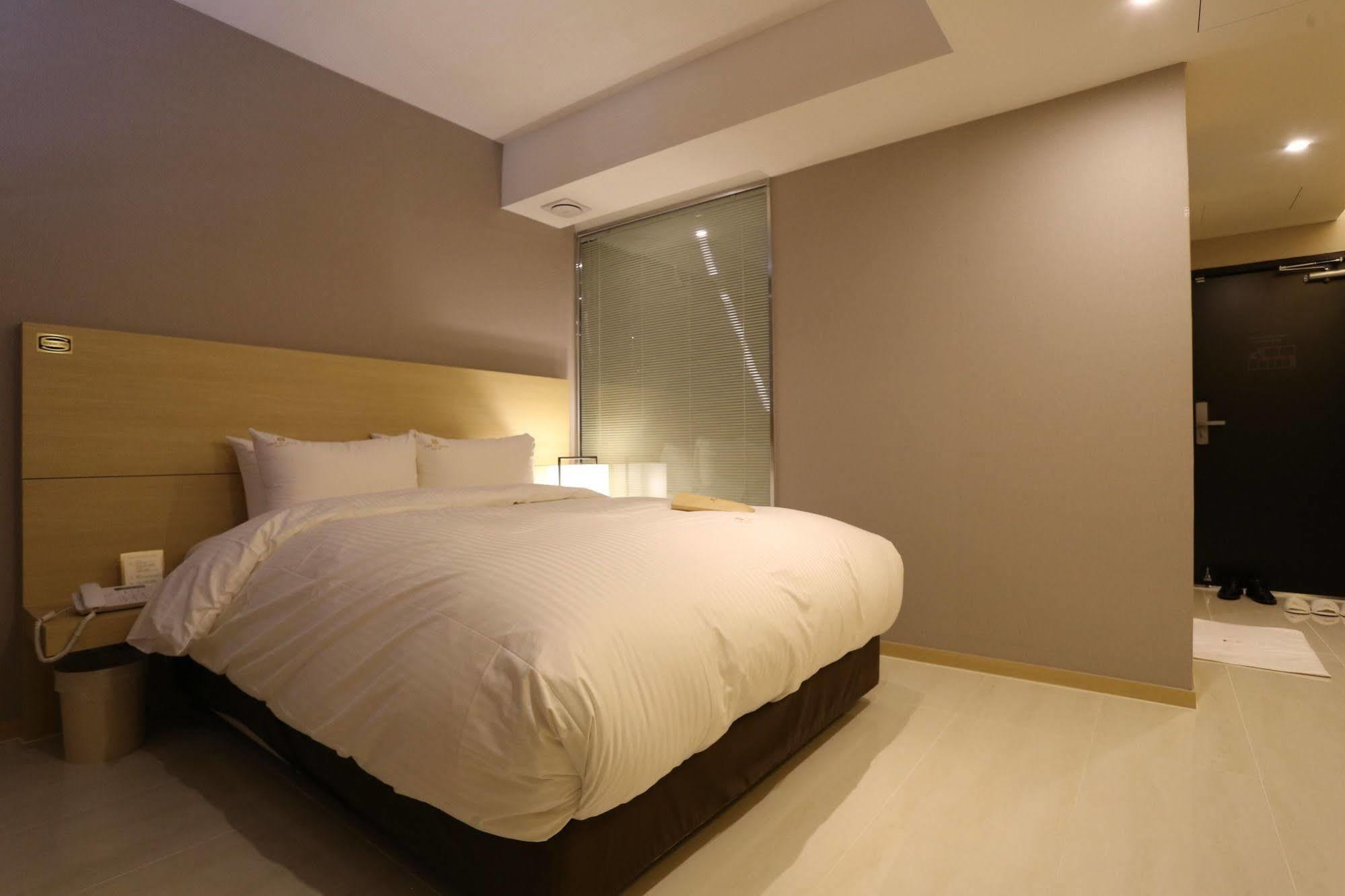 Suwon Top Cloud Hotel ภายนอก รูปภาพ