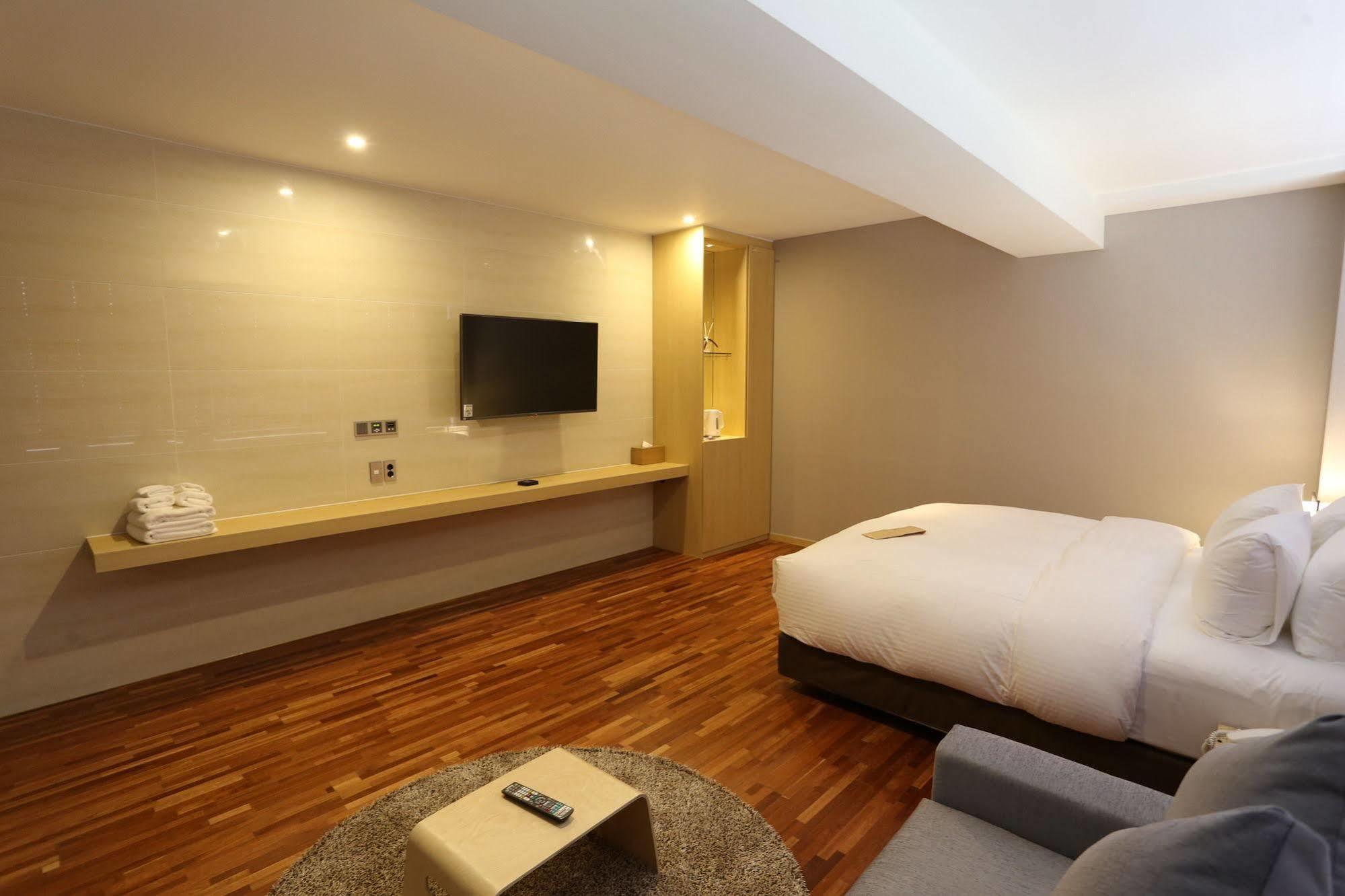 Suwon Top Cloud Hotel ภายนอก รูปภาพ