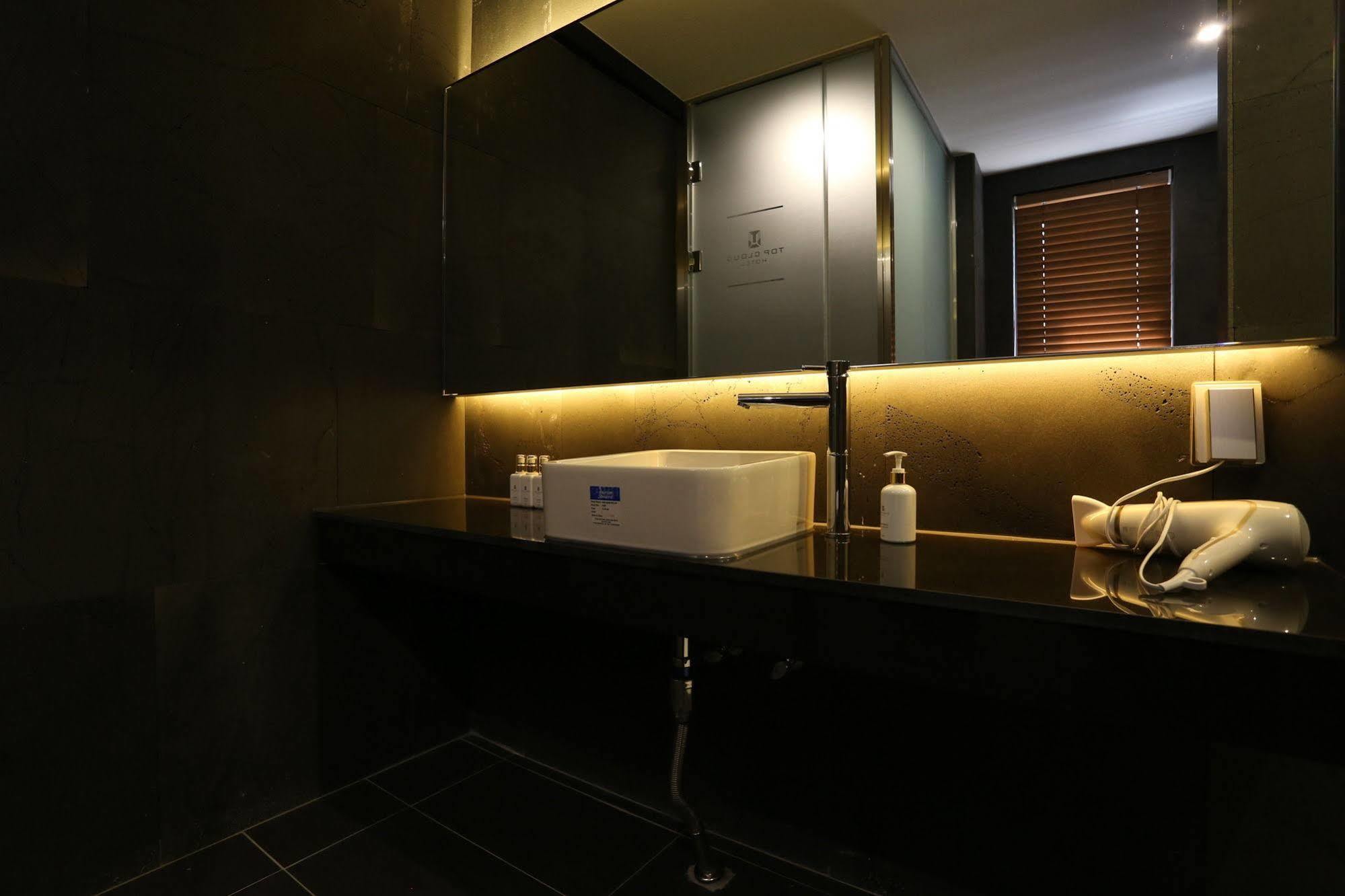 Suwon Top Cloud Hotel ภายนอก รูปภาพ