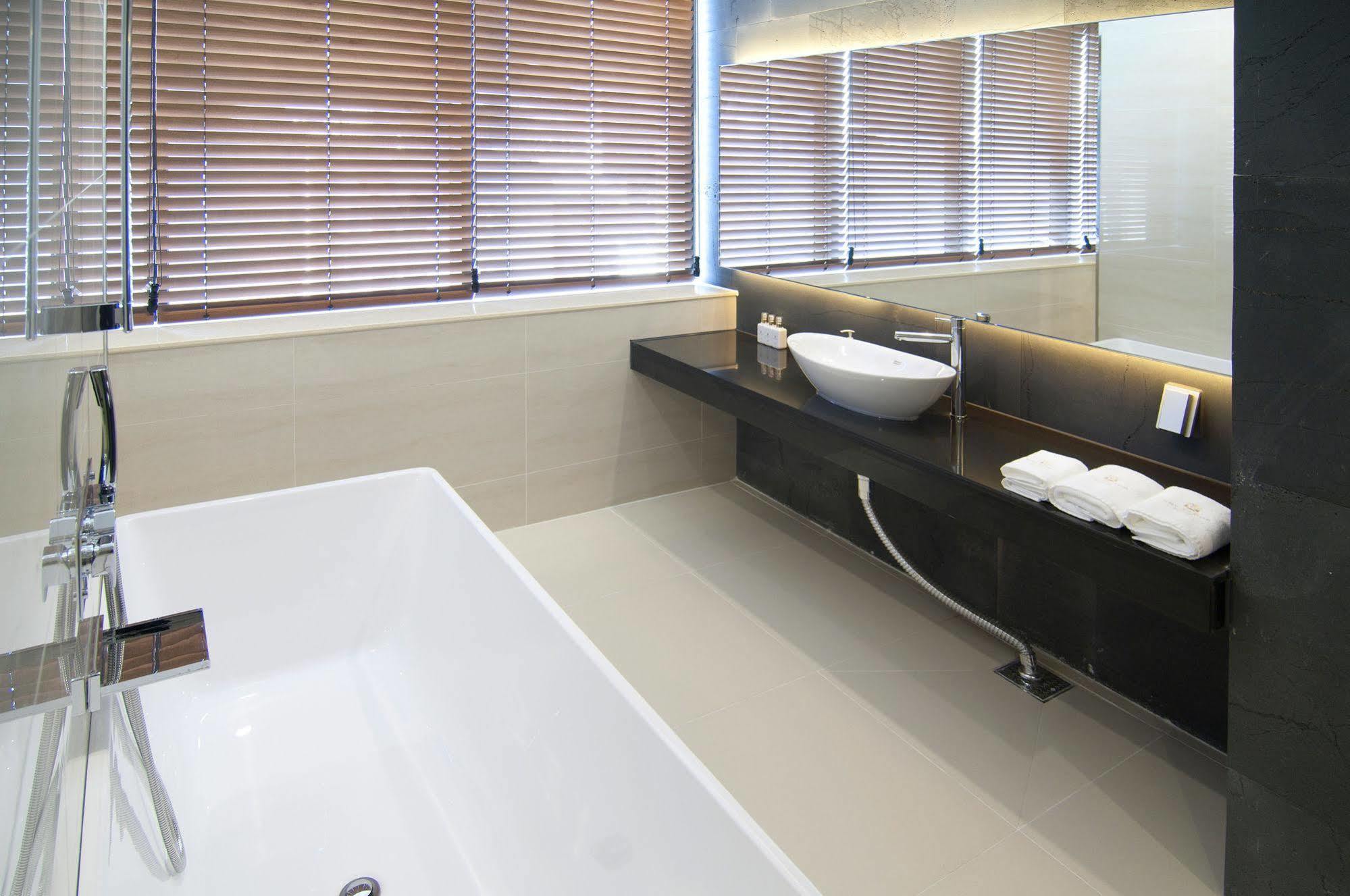 Suwon Top Cloud Hotel ภายนอก รูปภาพ
