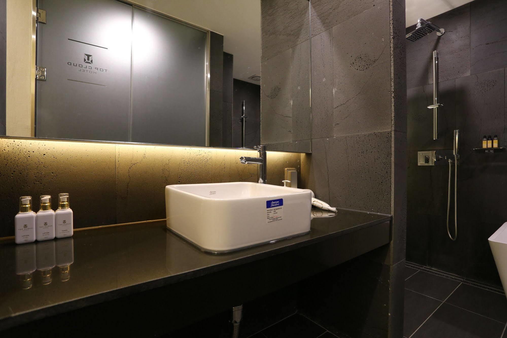 Suwon Top Cloud Hotel ภายนอก รูปภาพ