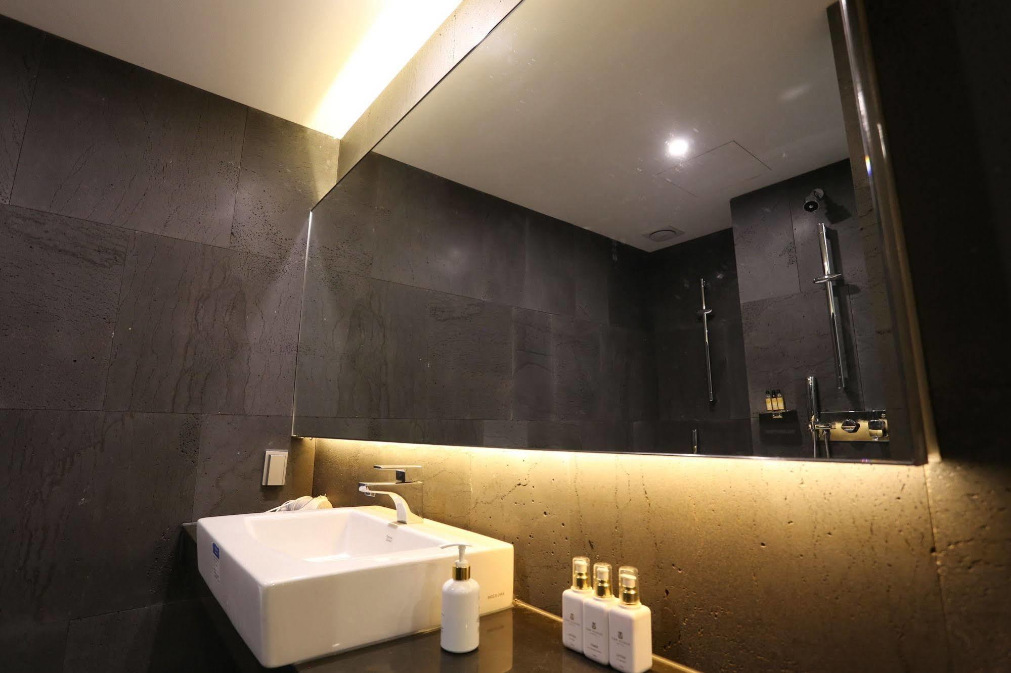 Suwon Top Cloud Hotel ภายนอก รูปภาพ